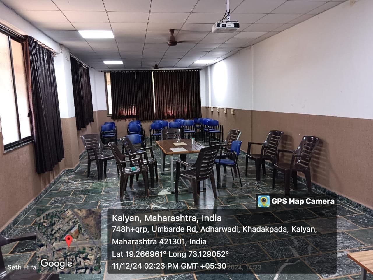 Classroom with projector and Wi-Fi at Seth Hirachand Mutha College