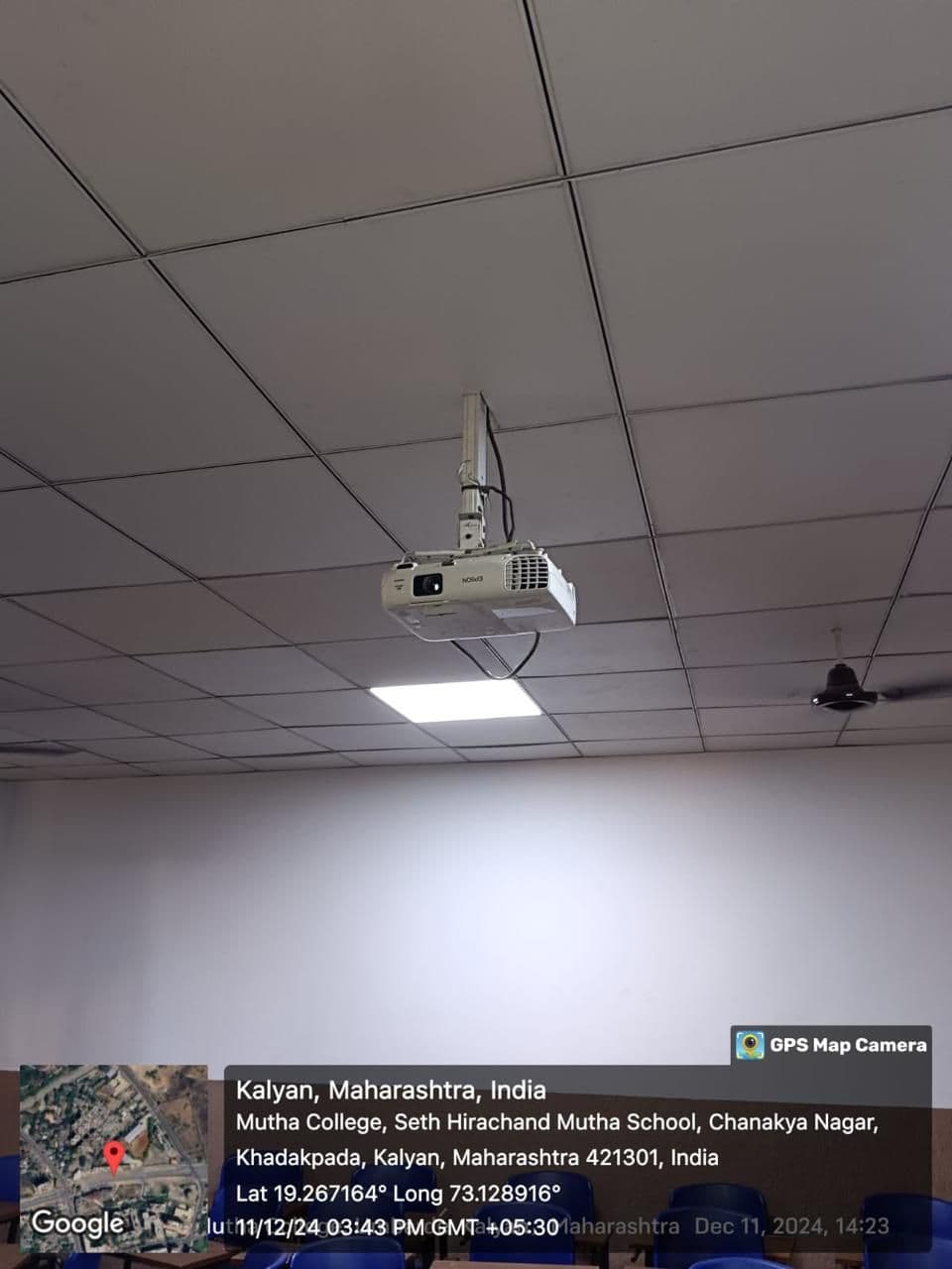 Classroom with projector and Wi-Fi at Seth Hirachand Mutha College