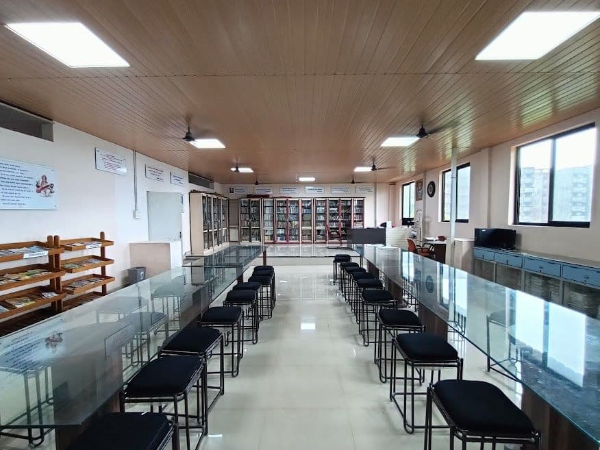 Science and computer laboratories at Seth Hirachand Mutha School — photo 2