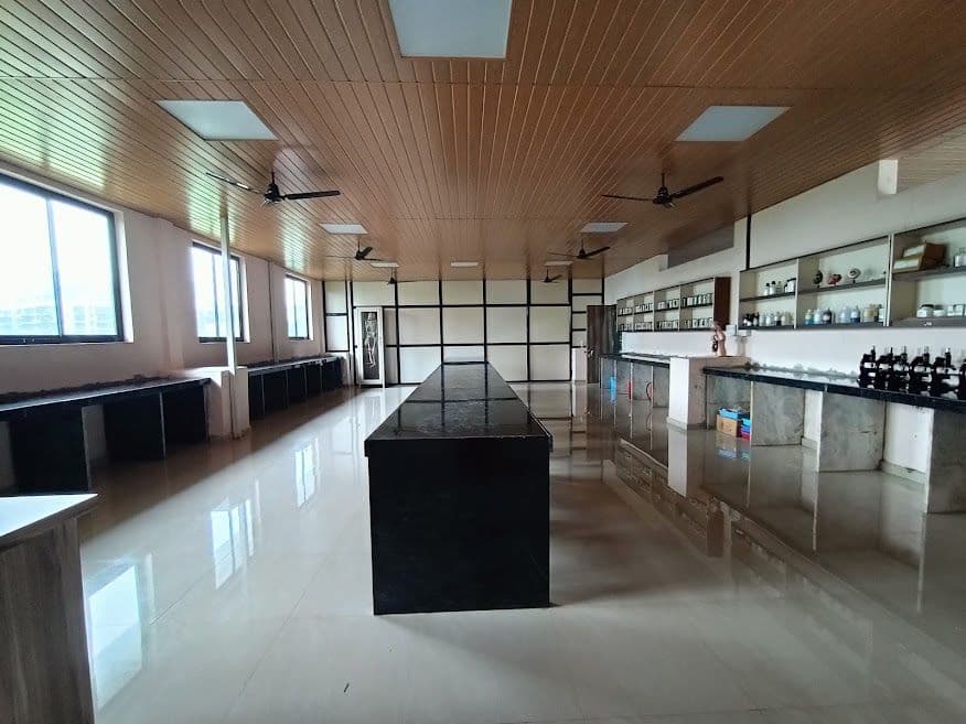 Science and computer laboratories at Seth Hirachand Mutha School — photo 8
